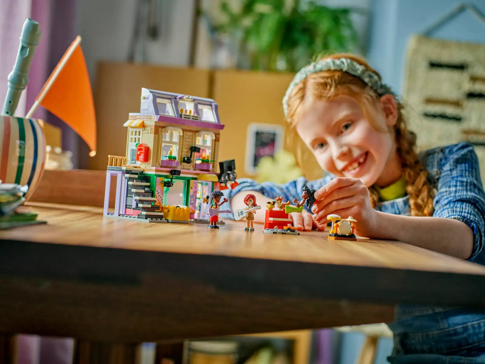 42653 Music Store & Apartment