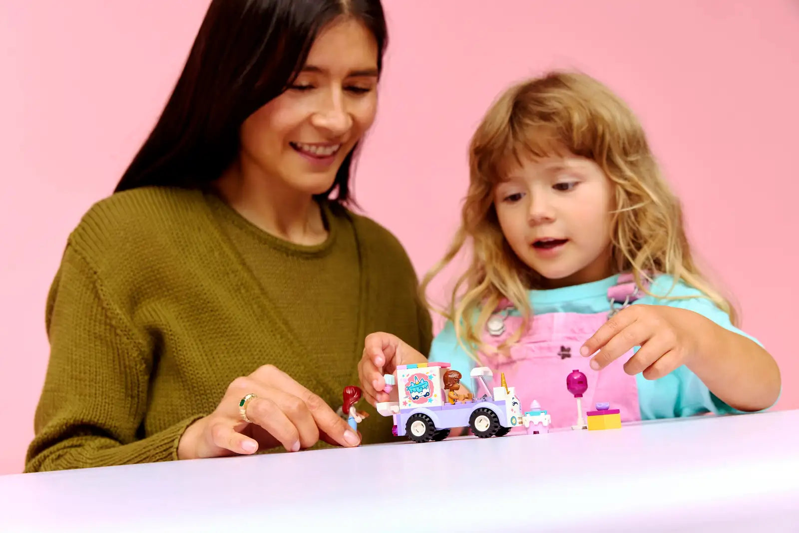42675 Unicorn Cake Delivery Car