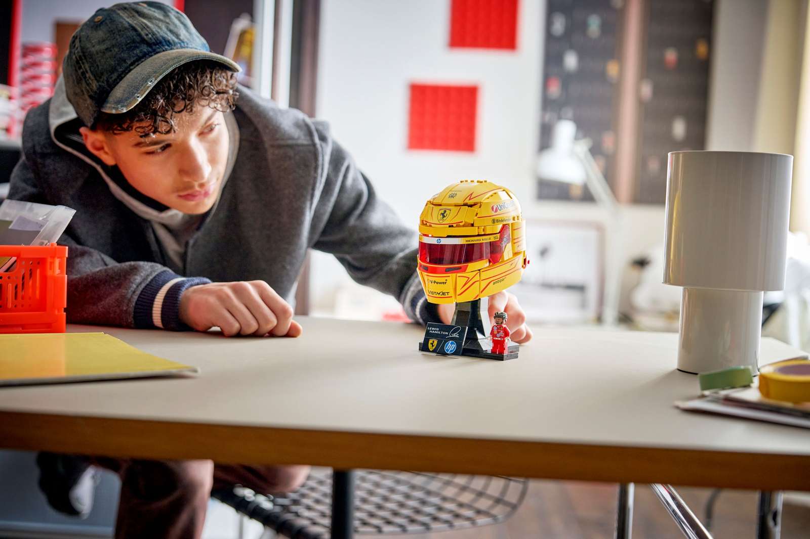43022 Scuderia Ferrari HP Lewis Hamilton Helmet