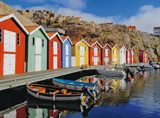 Colorful Houses in Sweden 100 pc Puzzle