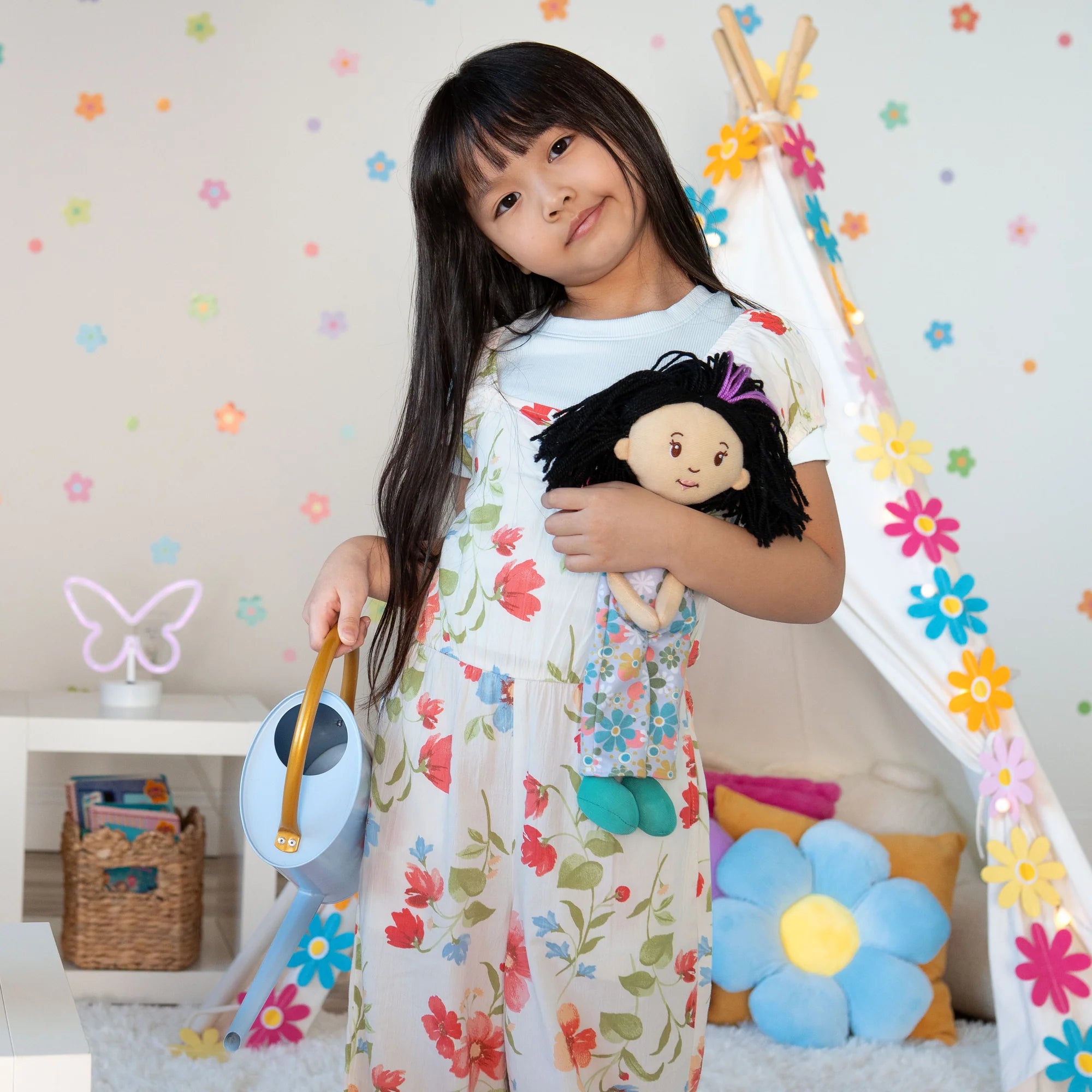 Daisy Light Beige Skin with Black Hair Groovy Girls Doll