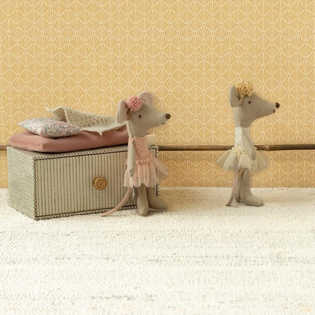 Little Sister Dance Mouse in Daybed