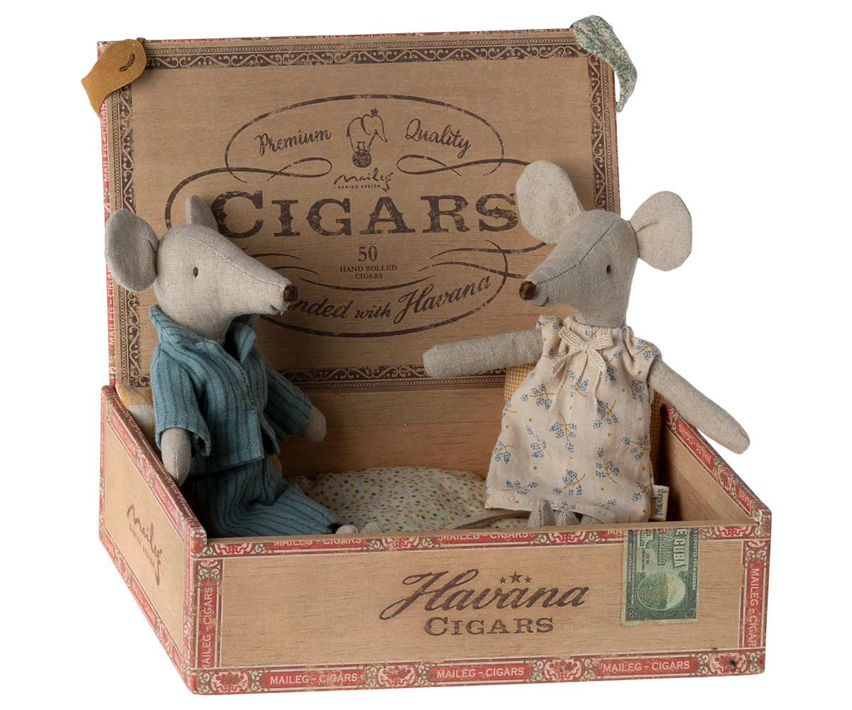 Maileg Mum & Dad Mice in Cigarbox