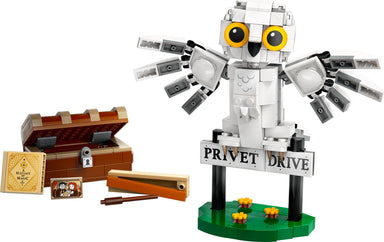 LEGO® Harry Potter™: Hedwig™ at 4 Privet Drive