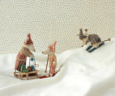 Christmas Tea Party for Mouse