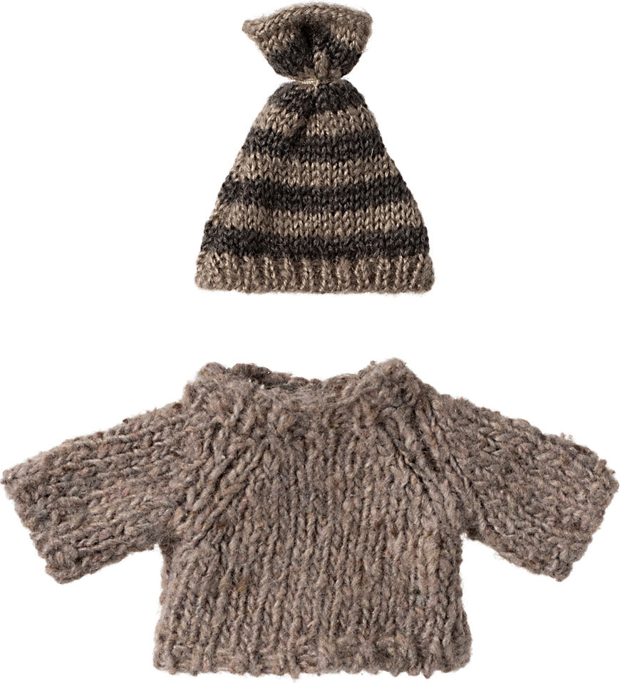 Knitted Sweater & Hat for Big Brother Mouse