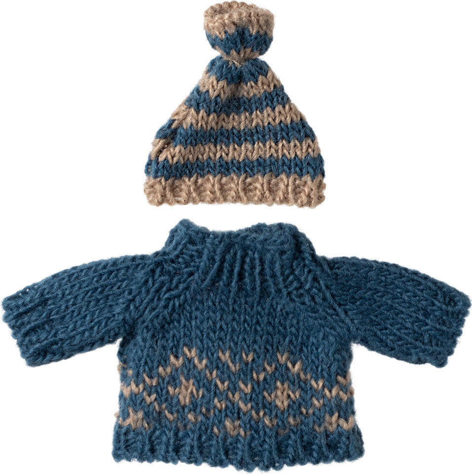 Knitted Sweater & Hat for Dad Mouse