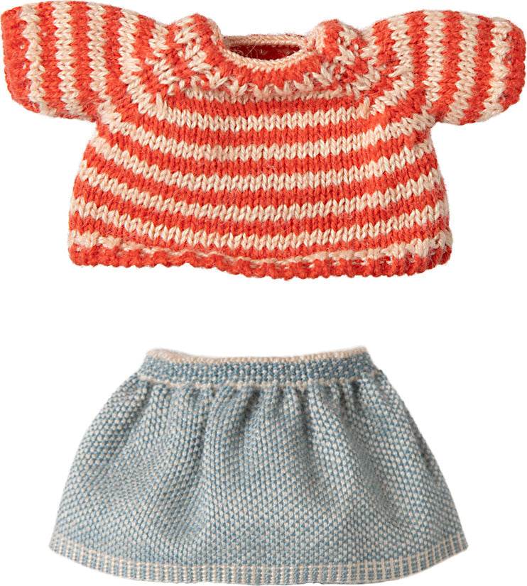 Knitted sweater and skirt, Big sister mouse